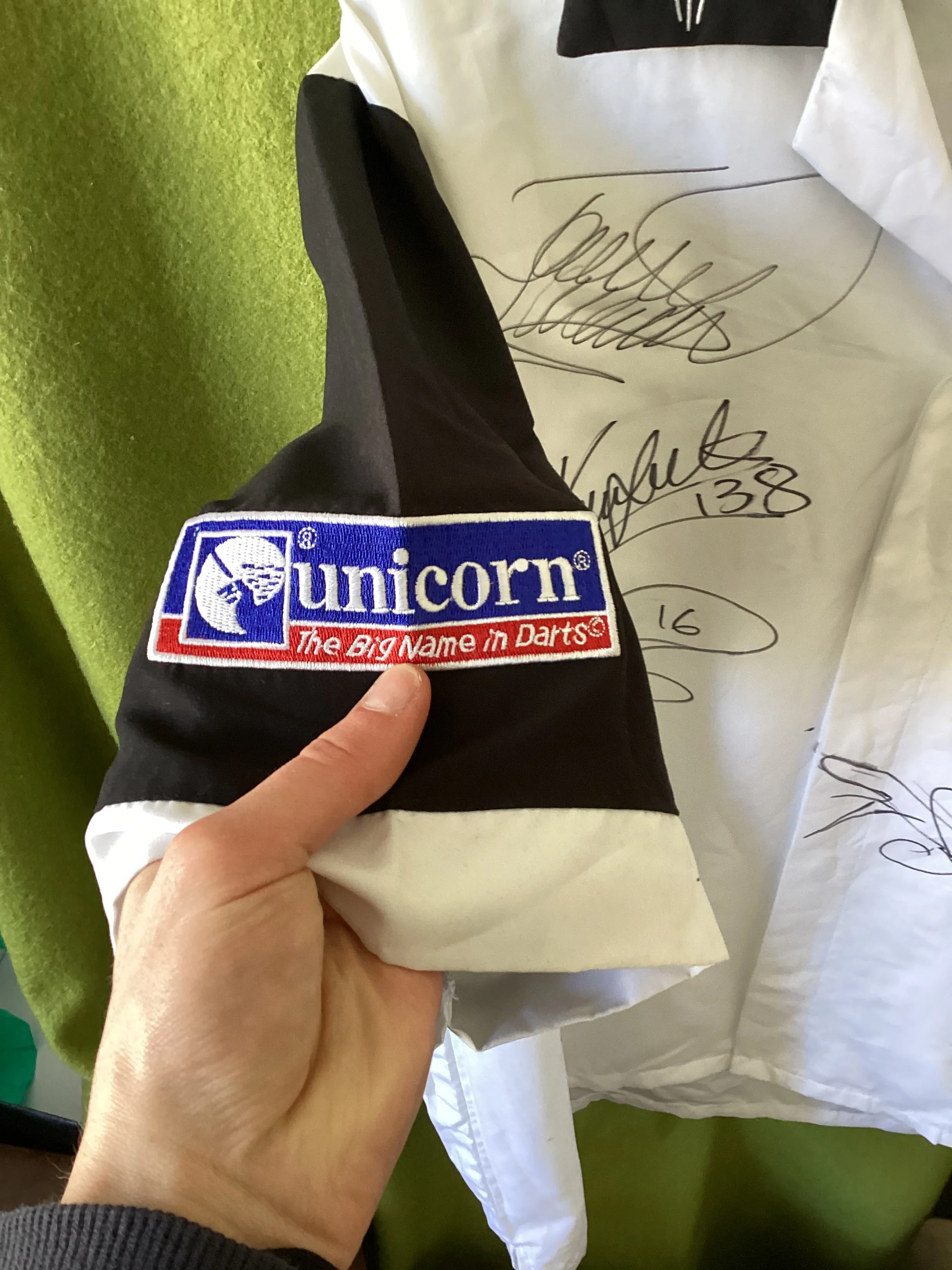 Unicorn Signed Darts Shirt Size L - Image 8