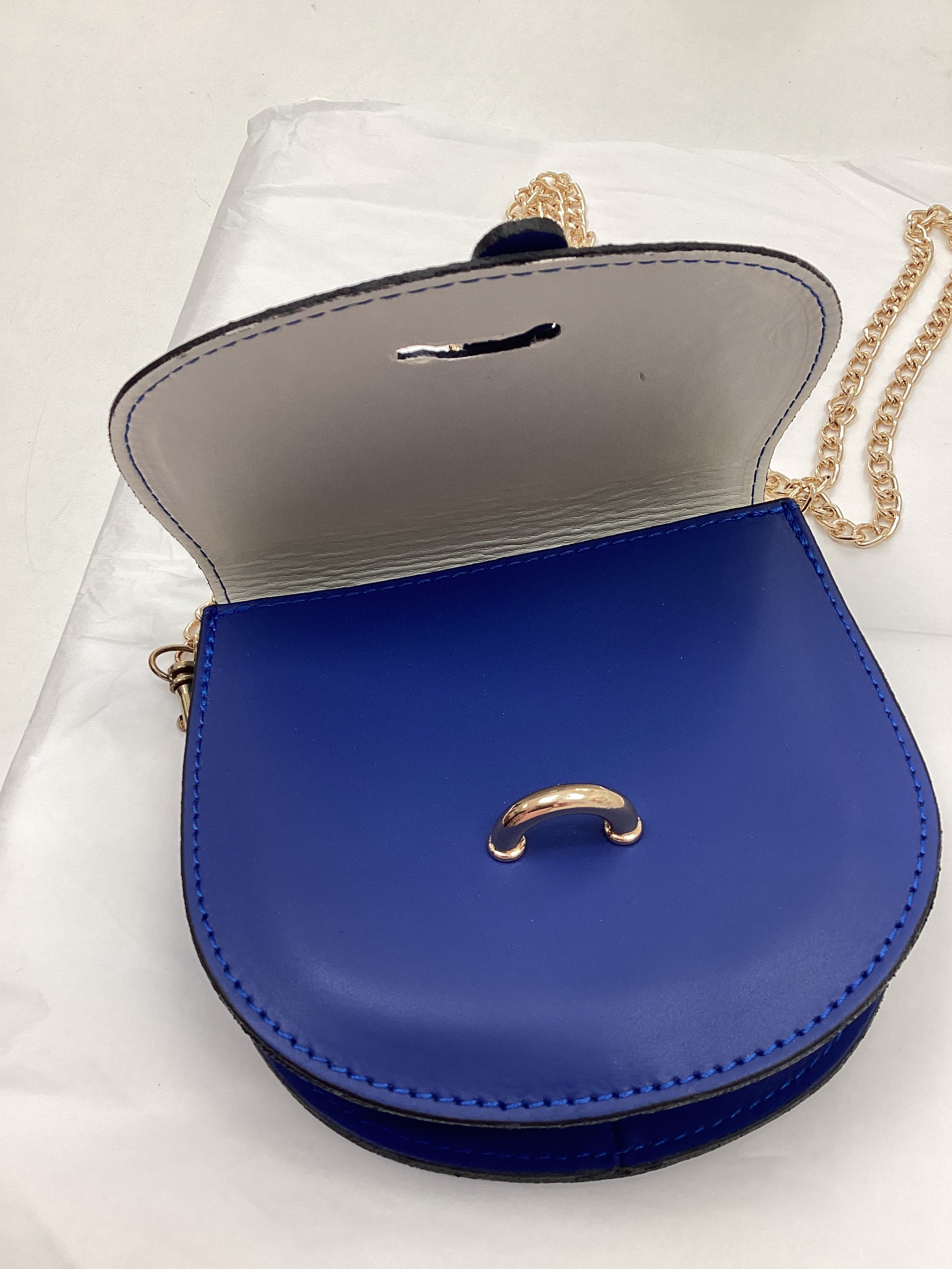 Vera Pelle Italian Leather small ladies Handbag royal blue with gold trim - Image 3