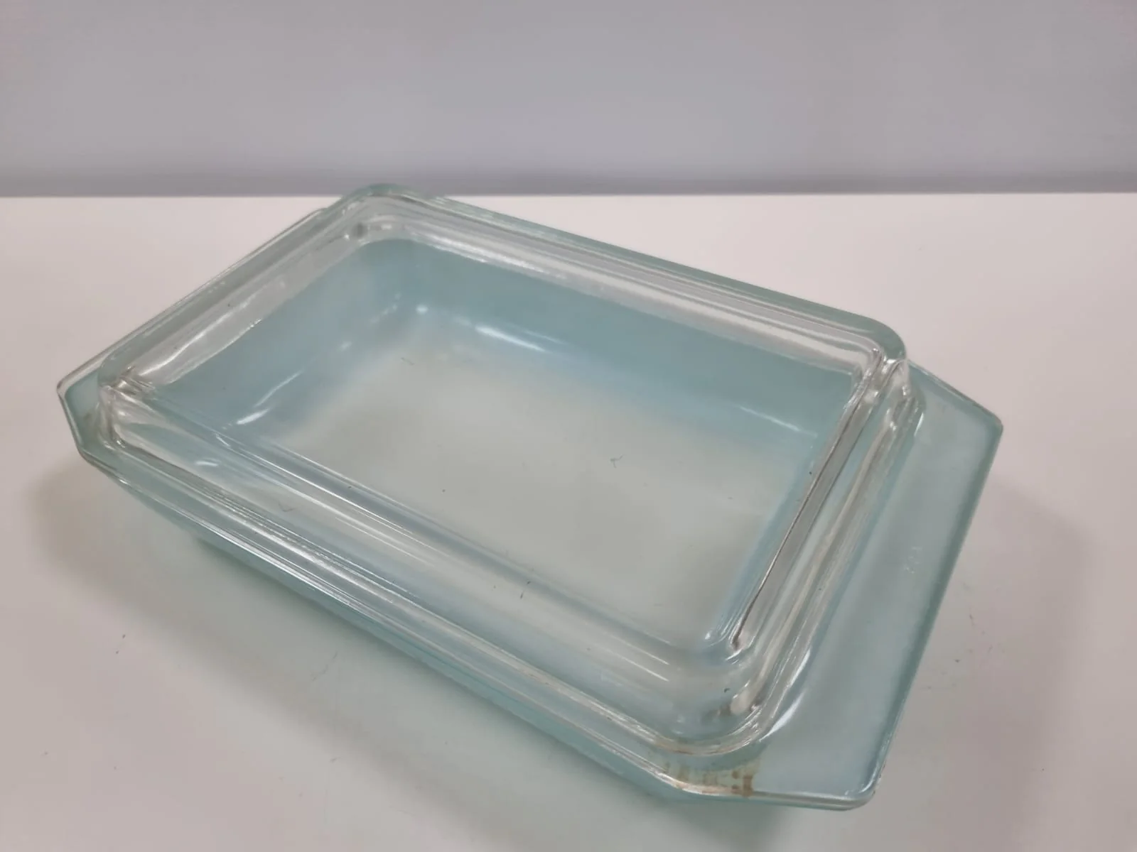 Vintage Pyrex Gaiety Daisy Turquoise Glass Roasting tray - Image 3