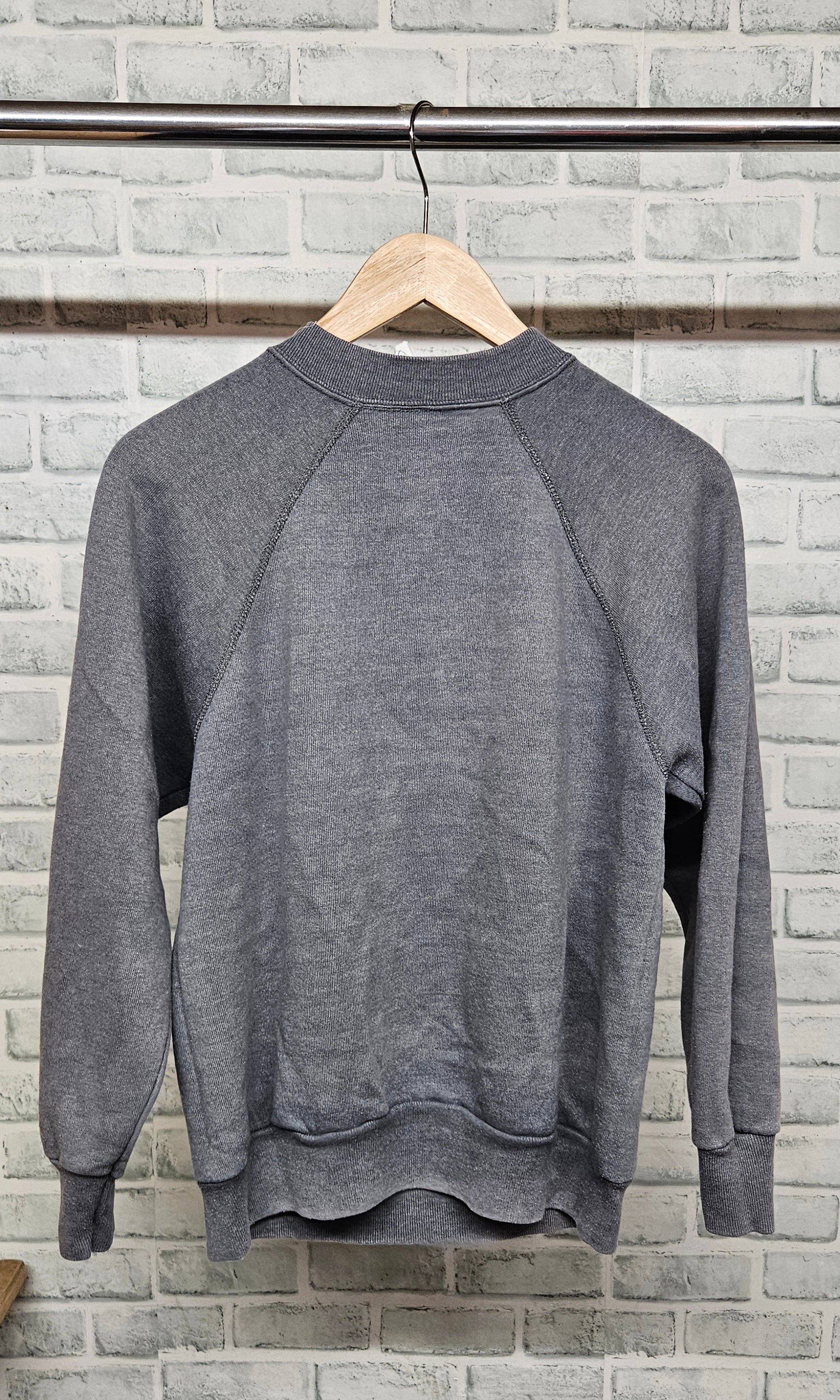 Vintage Grey USA Voyager Sweatshirt Size Medium - Image 4