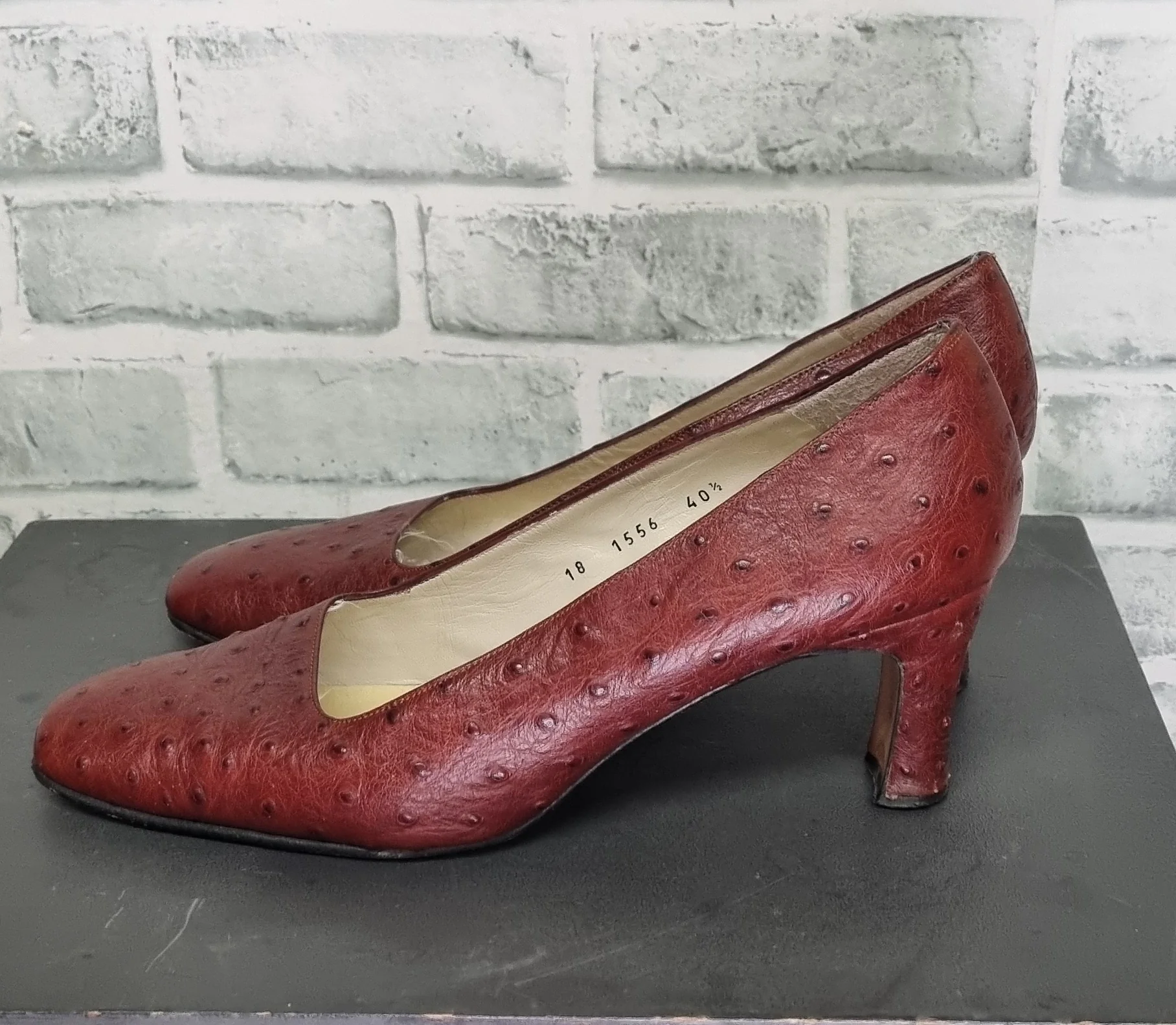 Vintage Lanvin Paris Brown Ostrich Square Toe 3 Inch Heels Size 40 1/2 - Image 4