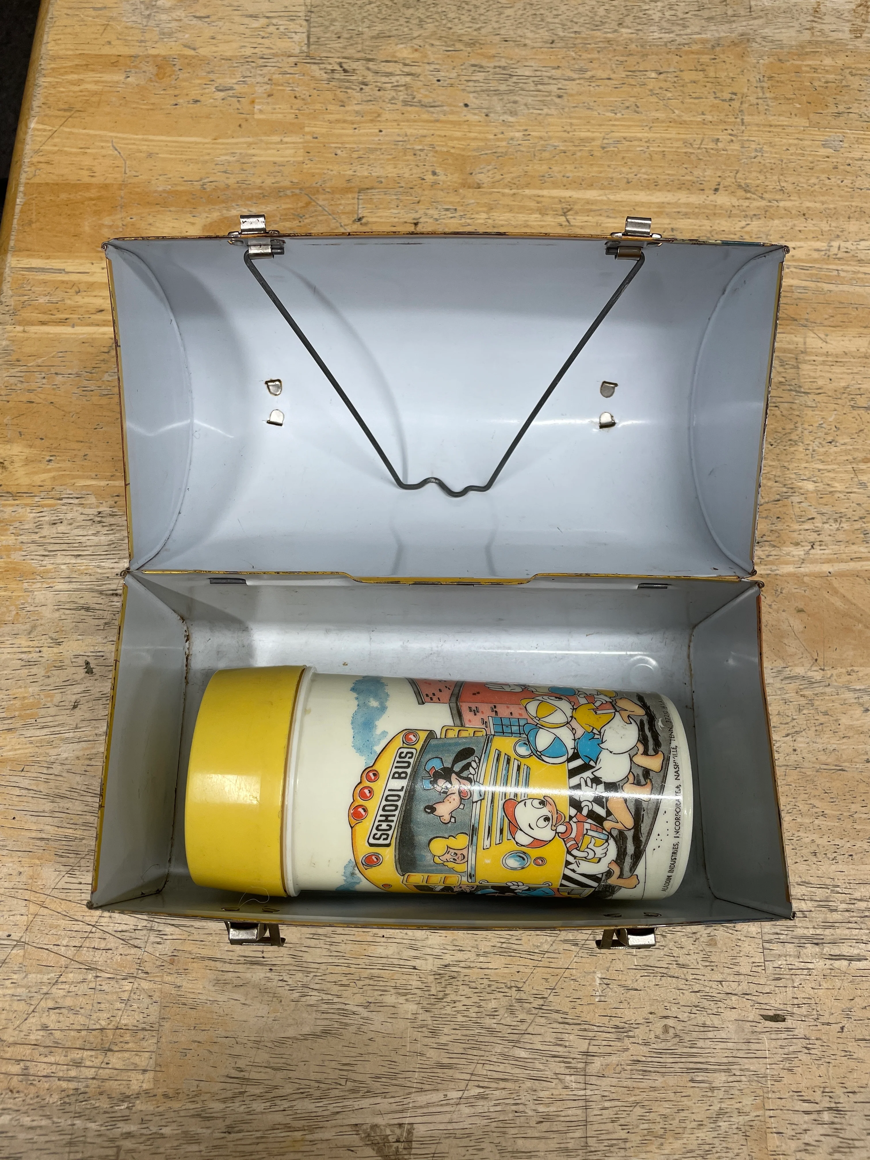 Vintage Walt Disney School Bus Metal Lunchbox with Plastic Aladdin Flask - Image 14
