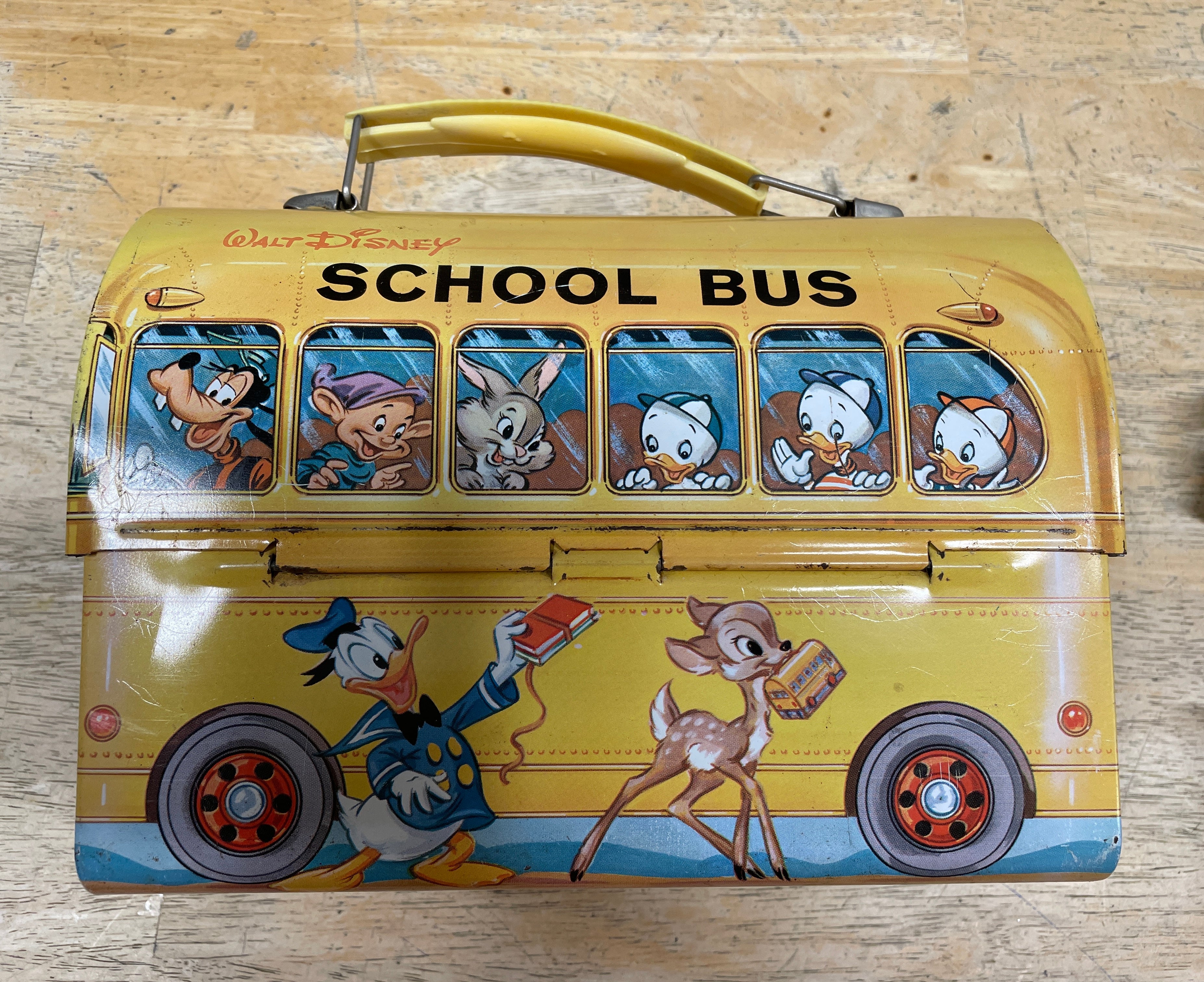 Vintage Walt Disney School Bus Metal Lunchbox with Plastic Aladdin Flask - Image 3