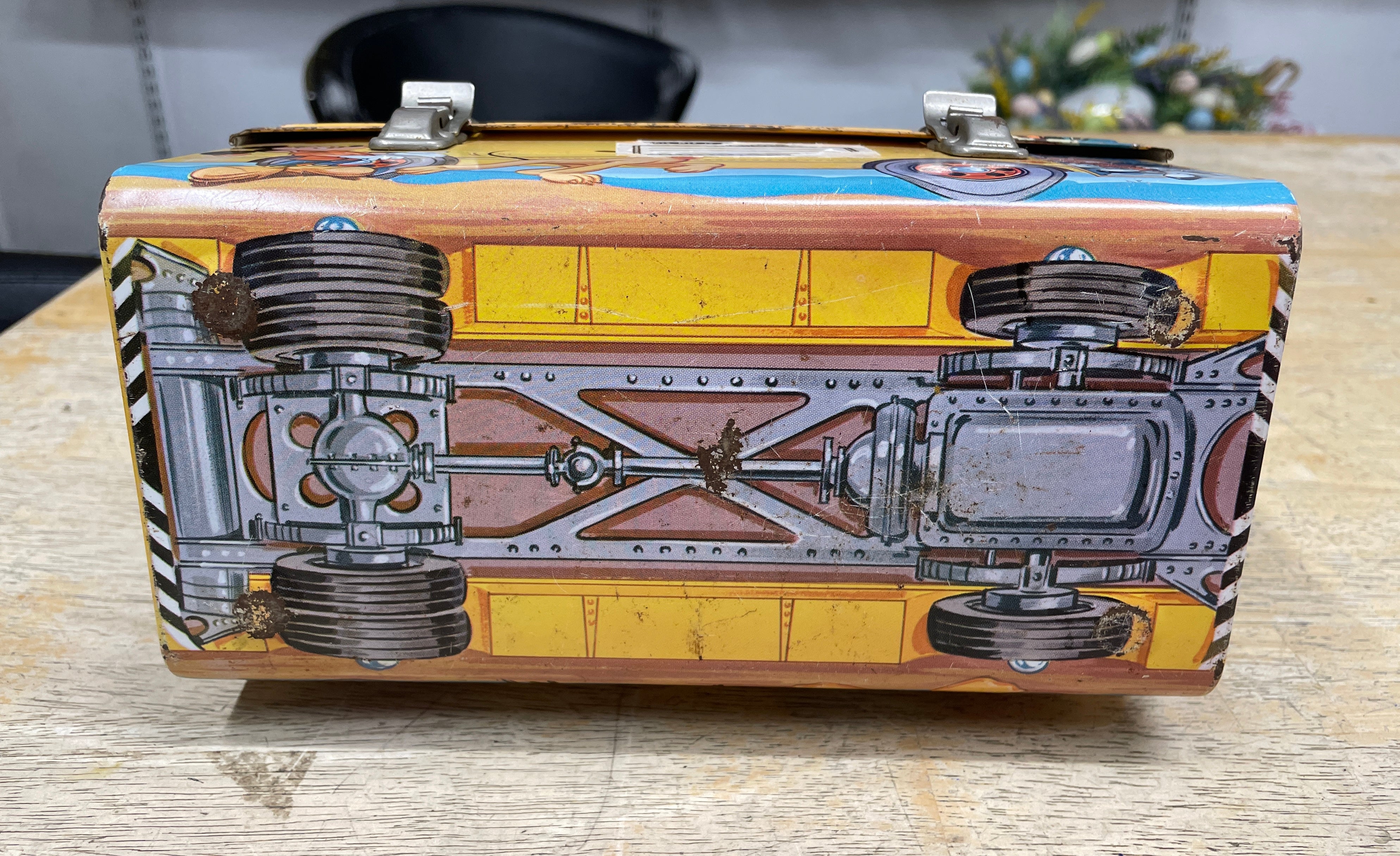 Vintage Walt Disney School Bus Metal Lunchbox with Plastic Aladdin Flask - Image 7