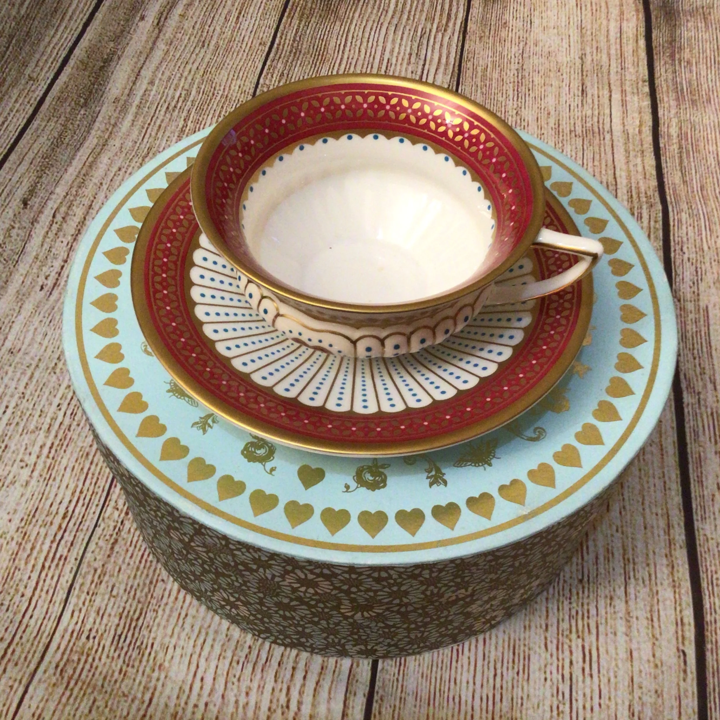 Wedgwood Harlequin Collection - Queen of Hearts Teacup & Saucer Set (in box)