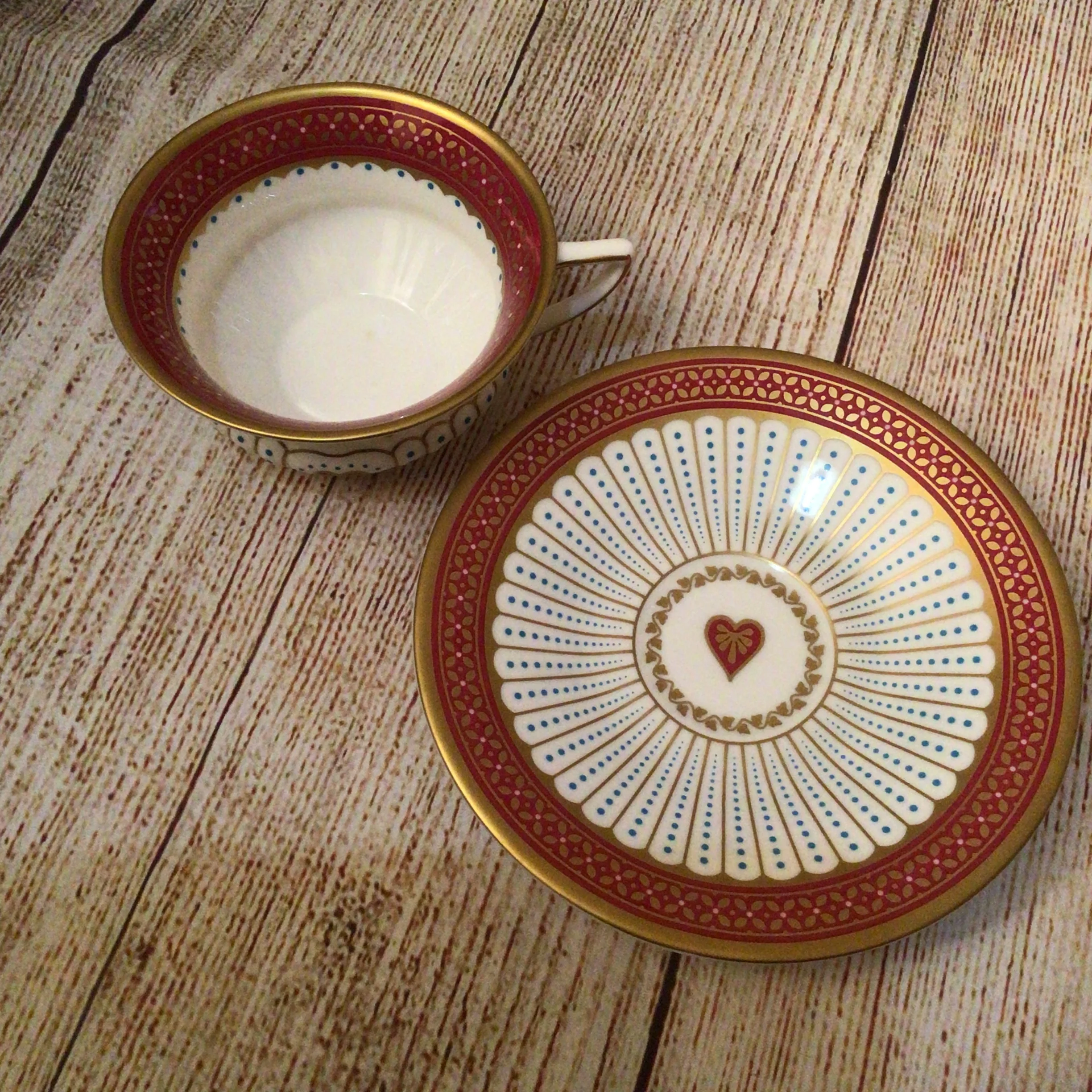 Wedgwood Harlequin Collection - Queen of Hearts Teacup & Saucer Set (in box) - Image 3